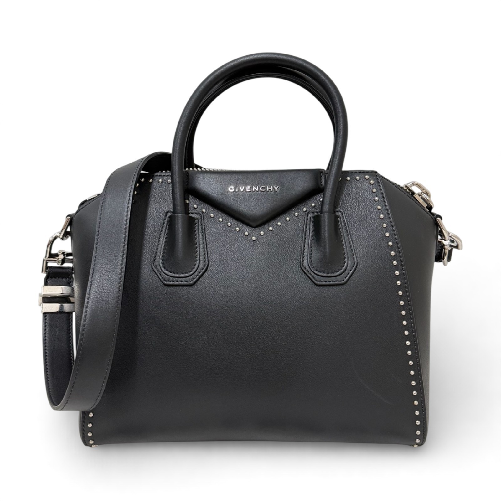 Pre-Owned Givenchy Antigona Small Studded Black Leather Handbag