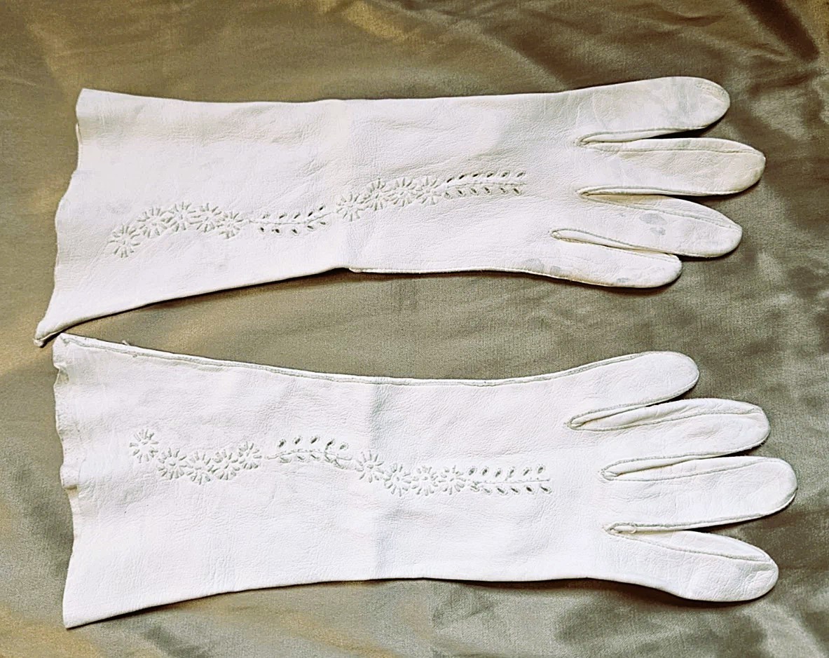 Vintage White Kid Leather Gloves Floral Embroidered 12" Size M Evening Opera