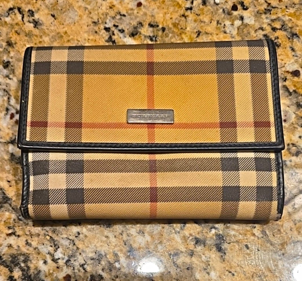 Burberry Vintage Classic Nova Check Trifold Plaid Beige Canvas Leather Wallet