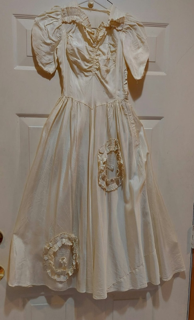 Petite Vintage 1940s Jr. Cotillion Gown, Ivory Rayon Taffeta Romantic Revival