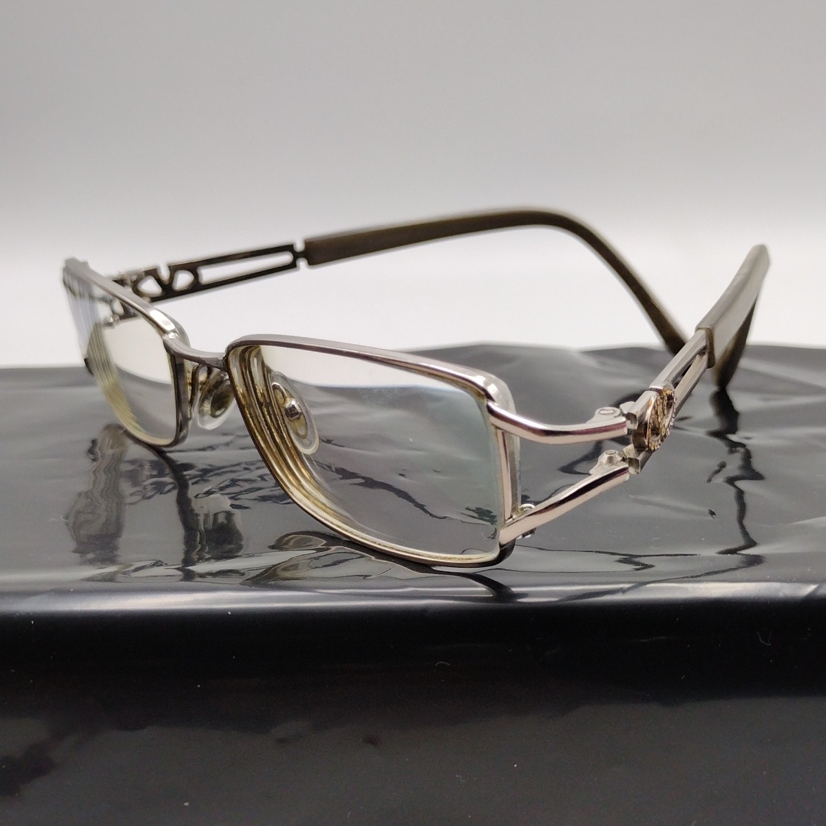 Valentino Vintage Eyeglasses Frames Silver Grey V Logo Made Italy Geometric