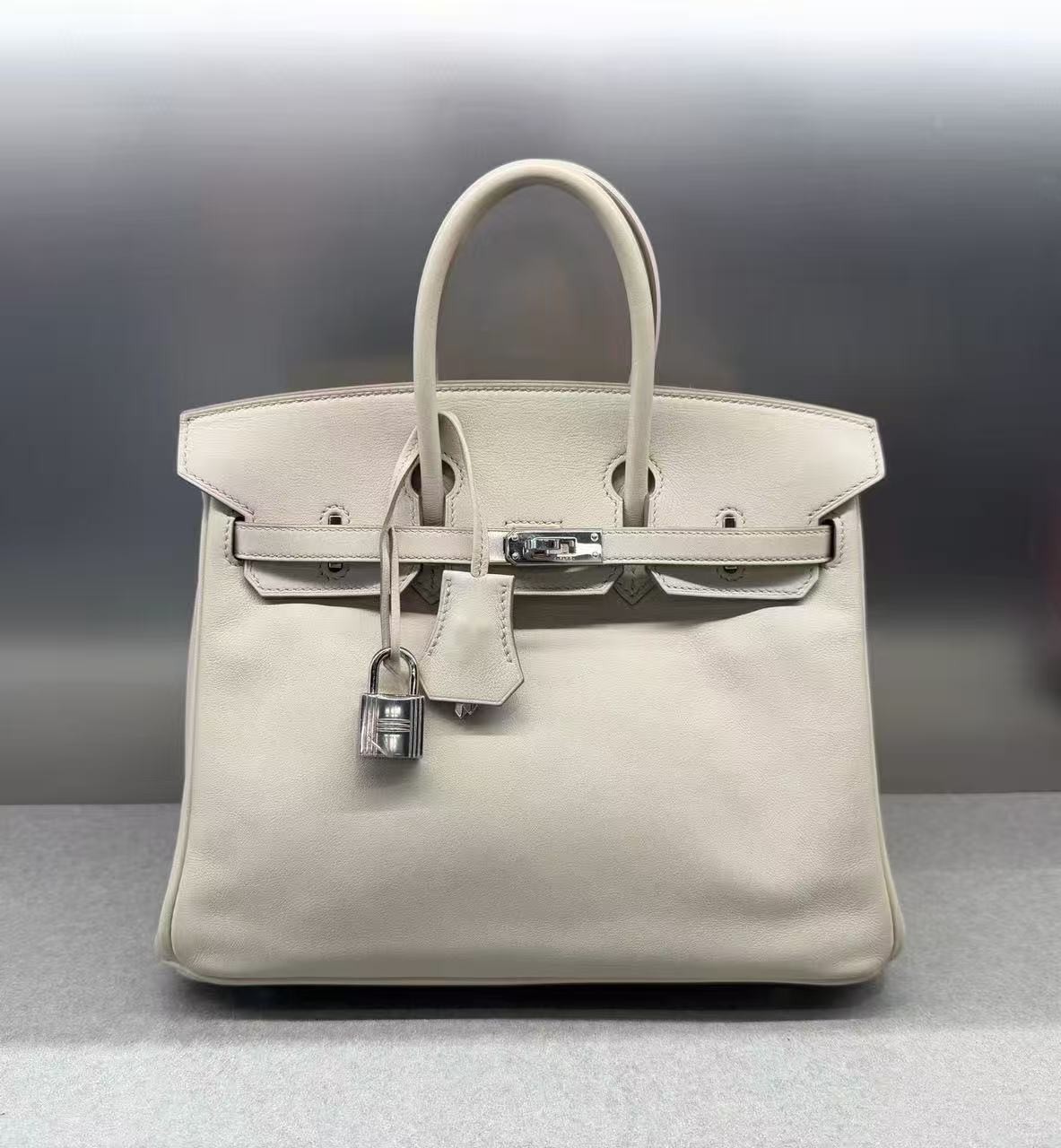 Auth Hermès Birkin 25 Handbag Craie Leather Gold Hardware Luxury Vintage-