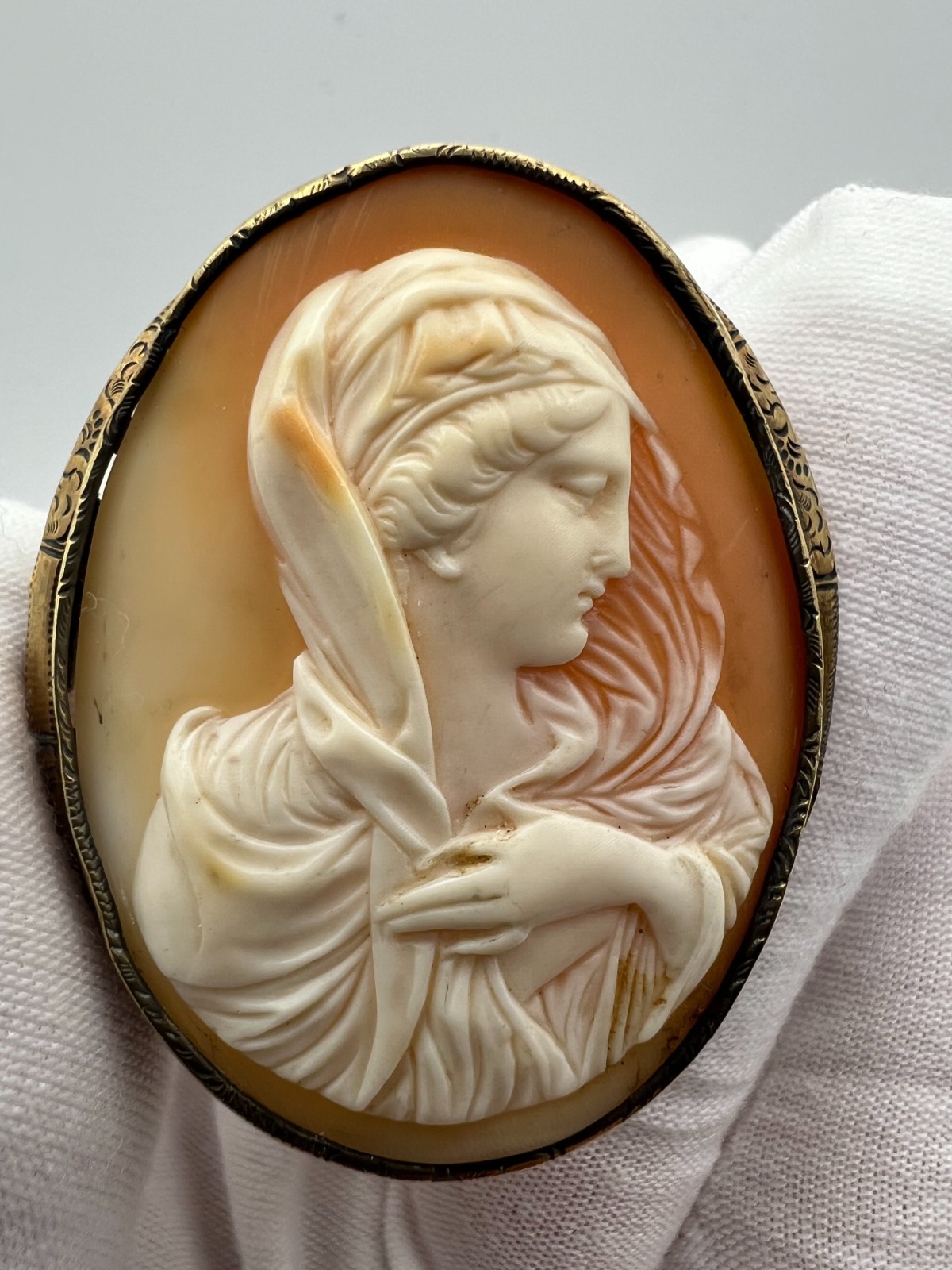 Antique Hand‑Carved Shell Cameo Brooch Pin Veiled Woman Hinge Catch Free Ship