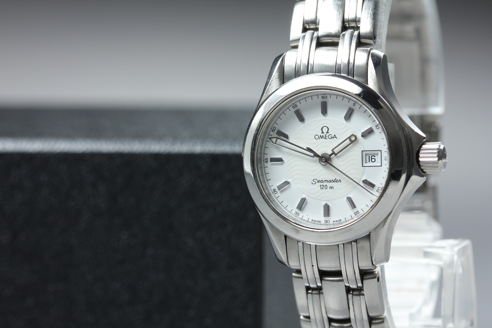 Vintage [N MINT] OMEGA Seamaster 2581.21 Cal.1424 Quartz Date 26mm Ladies Watch