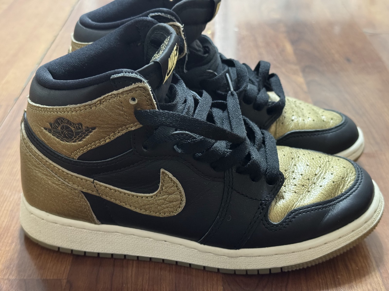 Nike Air Jordan 1 Retro High OG GS Youth Black Metallic Gold 4.5 US FD1437-071