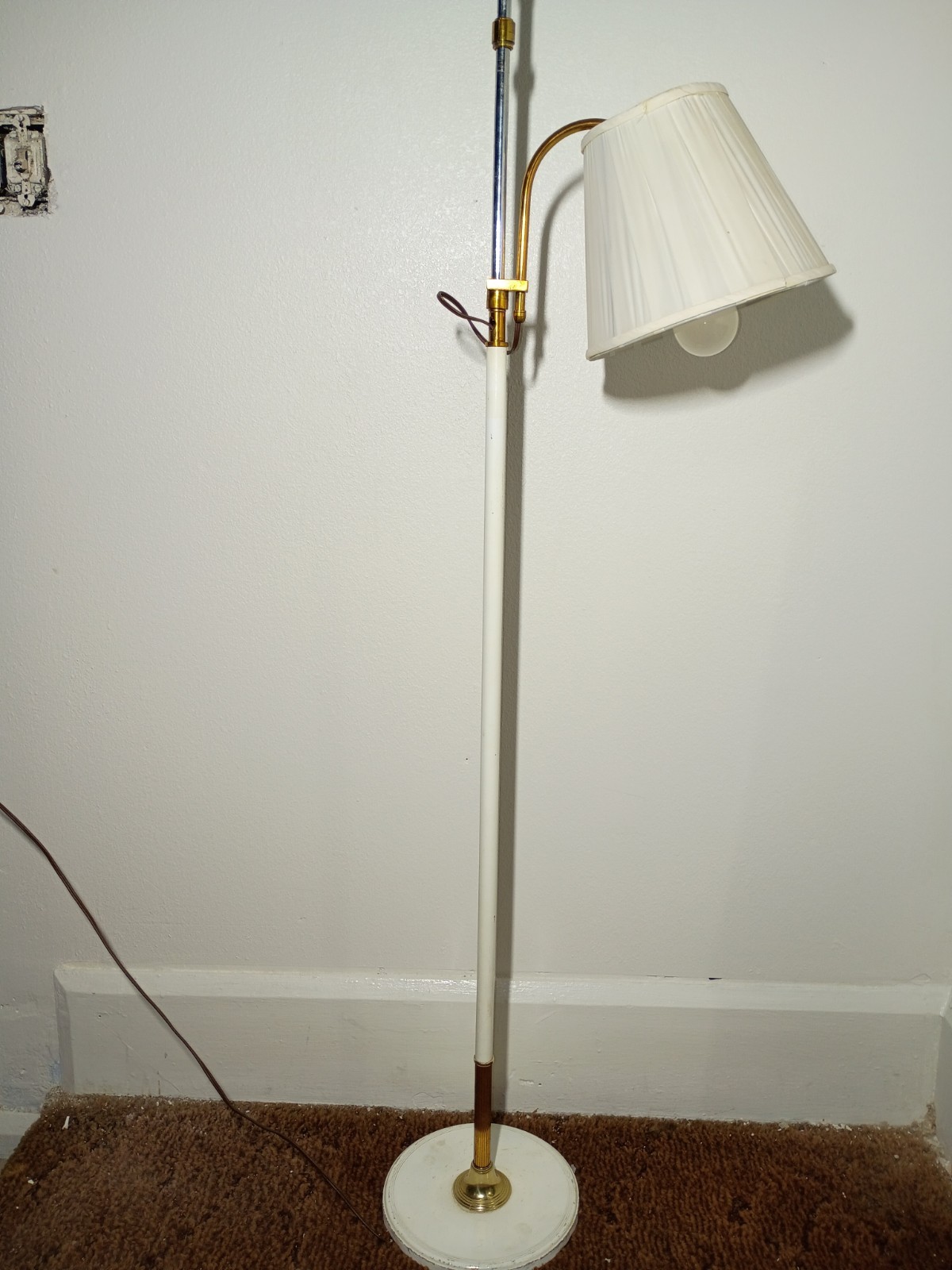 Adjustable Gooseneck Floor Lamp, White Metal Base, Reading Lamp Vtg