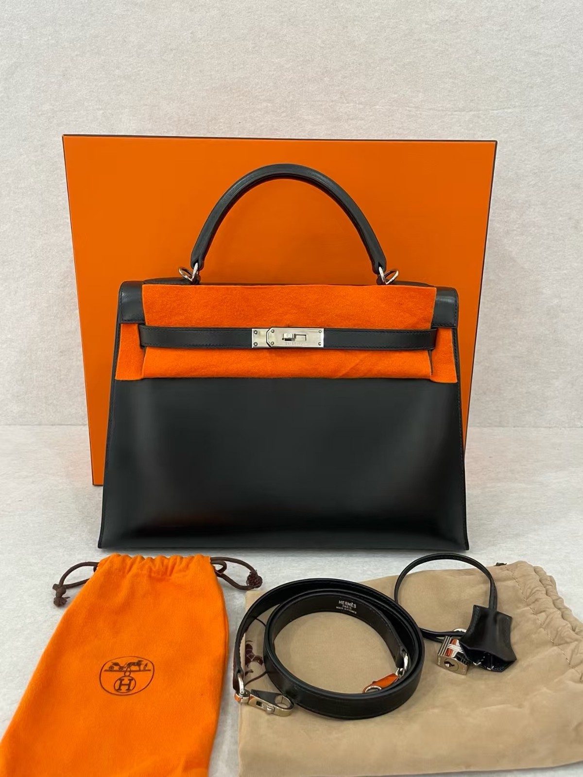 Hermes Kelly 32 Black 89 Box Calf Leather Silver Hardware PHW Vintage Bag