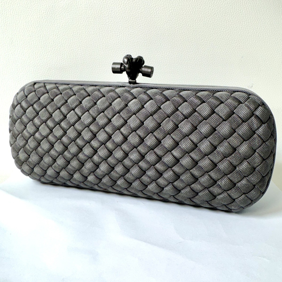 Bottega Veneta Gray Intrecciato Cloth Knot Clutch! (WMP016931)