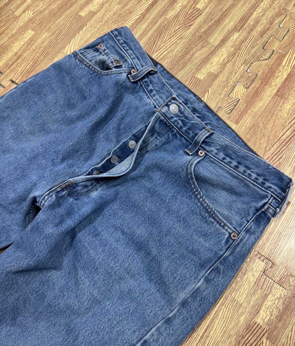 Vintage Levis 501 Jeans Denim Straight Leg Button Fly Made In USA Mens 34x32