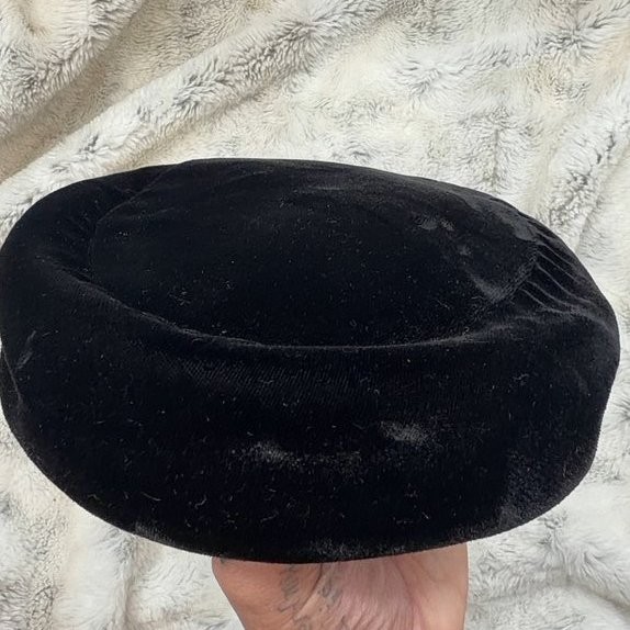 NEW YORK HAT CO. Black Velvet Beret Cap Hat
