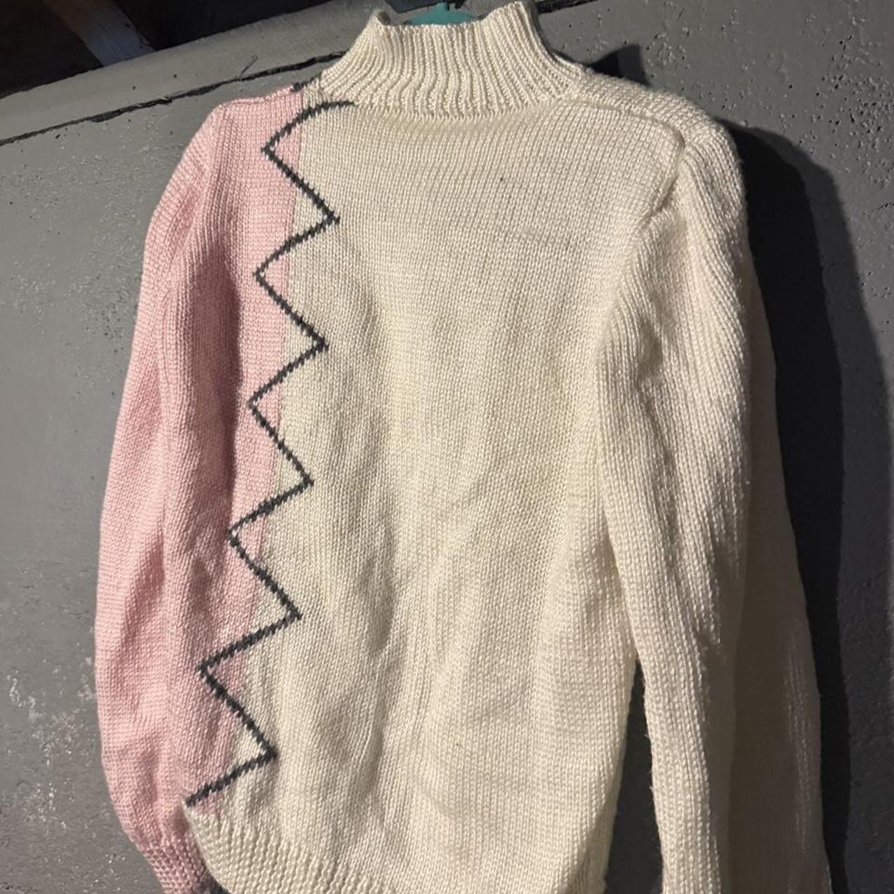 Vintage Turtleneck Pullover Sweater with Pink and Cream Zigzag Design