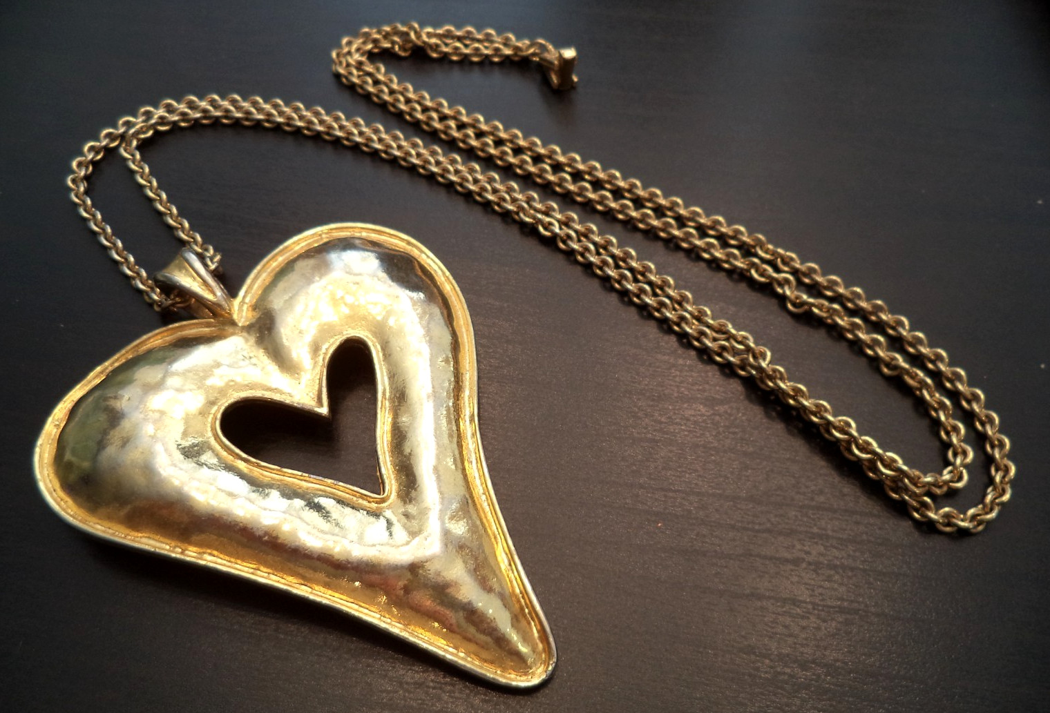 *RARE* STUNNING VINTAGE ESTATE GIVENCHY 4" HEART GOLD TONE 24" NECKLACE! G56608