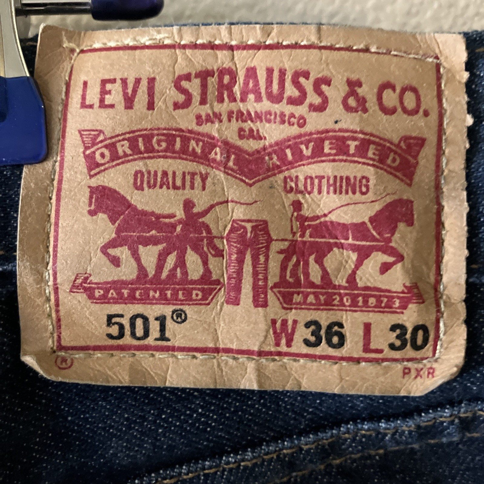 Vintage Levis 501 Jeans Mens Blue Made In USA Button Fly Dark Wash Fits 36x30