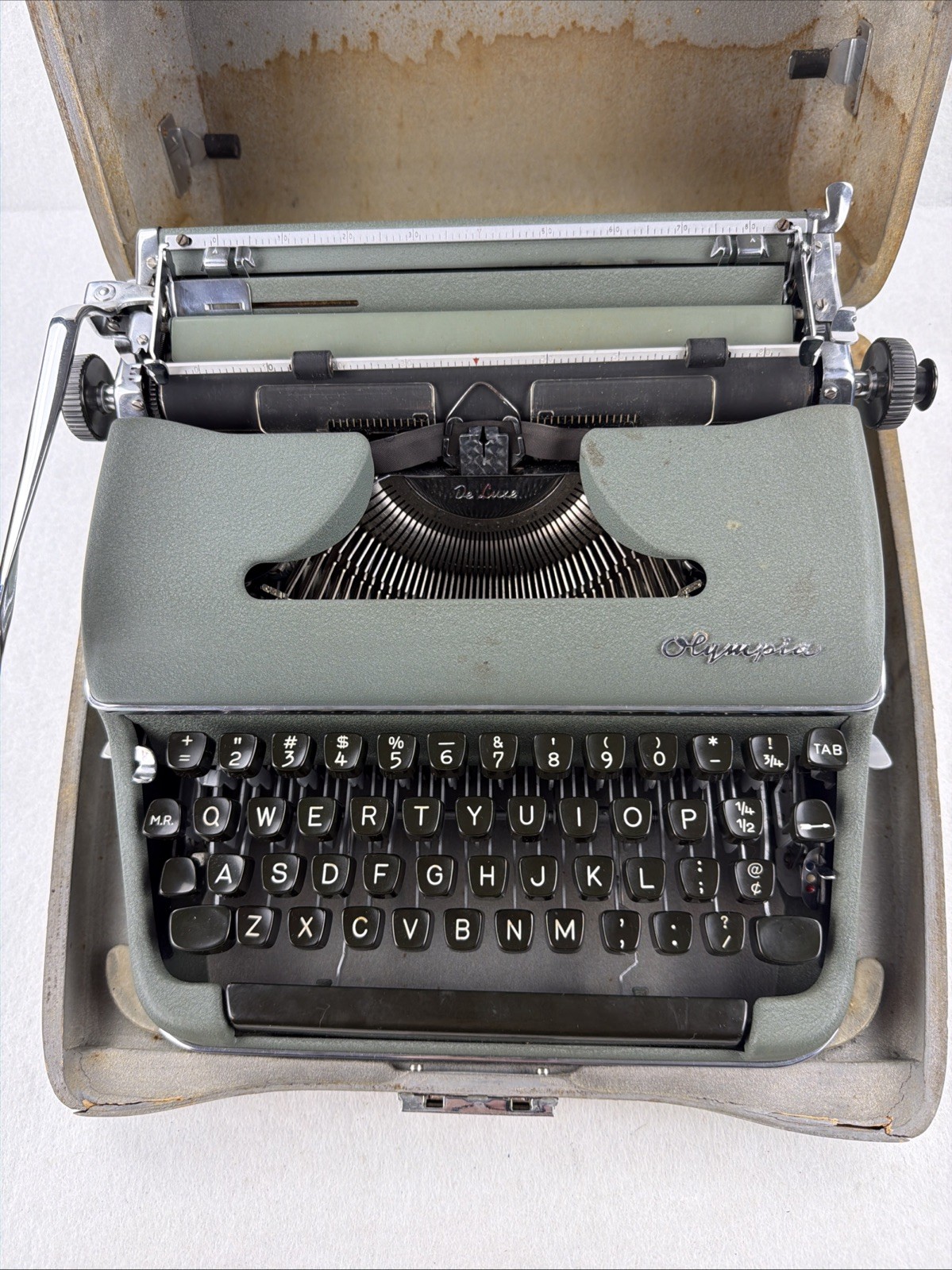 Vintage Olympia DeLuxe SM3 1956 Typewriter w/Carrying Case -read Description