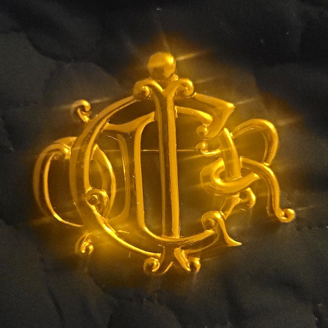 Christian Dior vintage Gold Tone Metal Monogram Letter Brooch