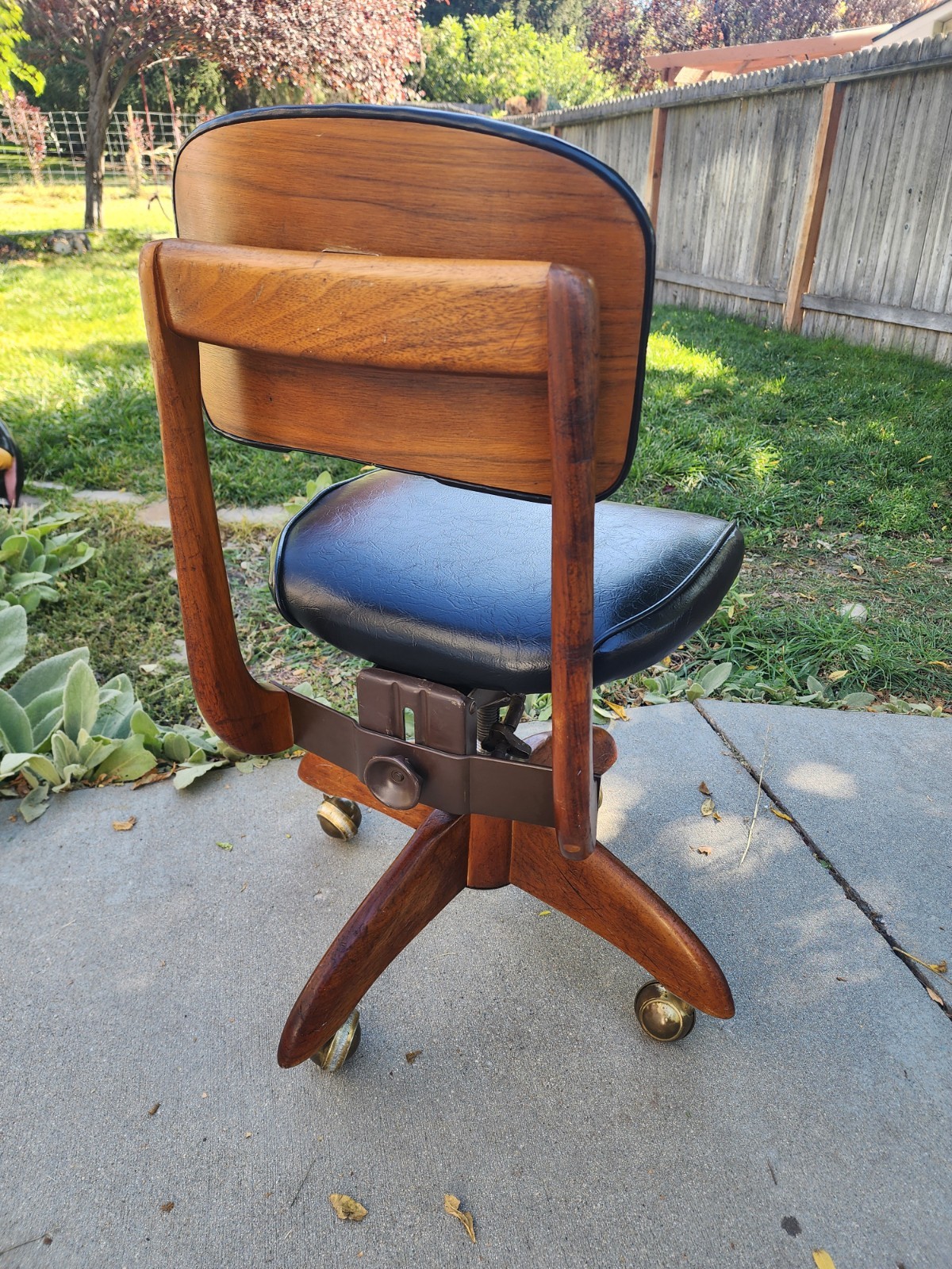 Vintage Swivel Tilt Desk Chair Gunlocke Wood and Vinyl/Leather