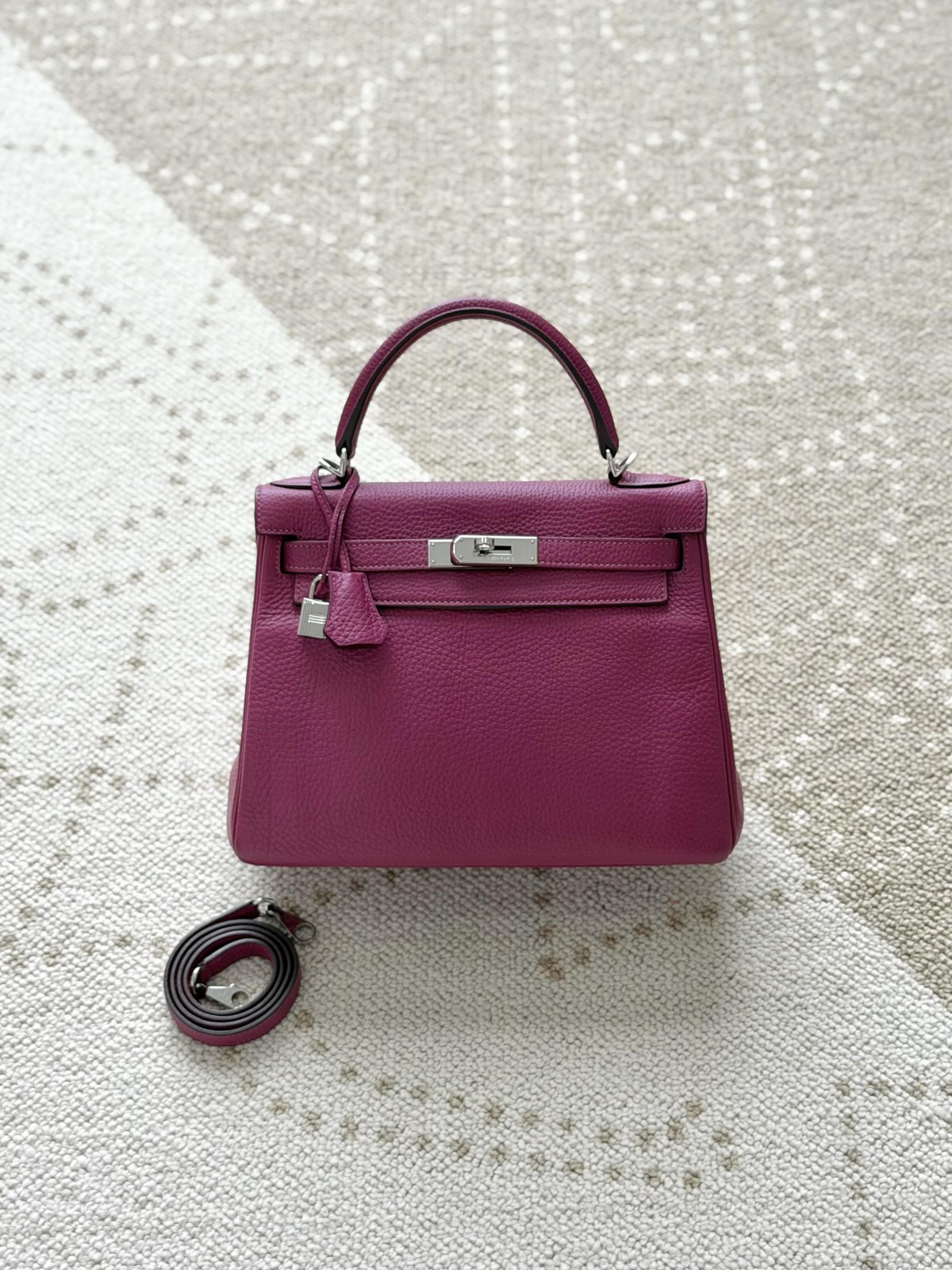 AUTH Hermes Kelly 28 Tosca Purple Togo Leather Palladium Hardware Bag