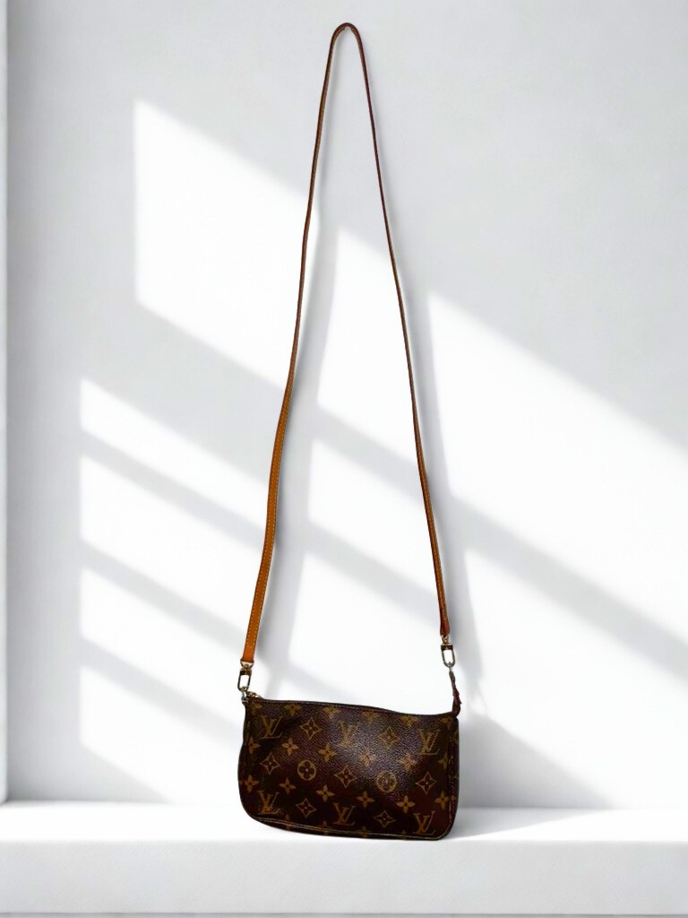 Louis Vuitton Monogram Pochette Accessories Shoulder Bag Authentic Vintage