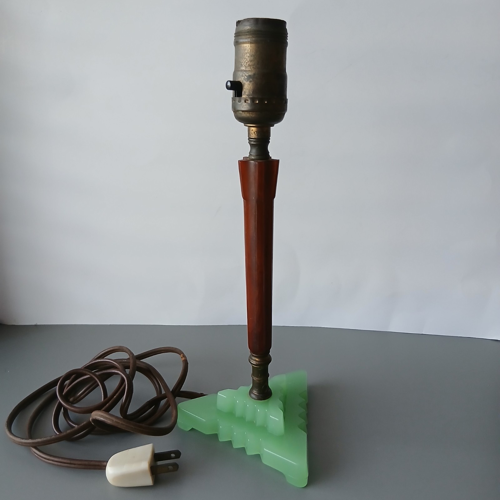 Vintage Art Deco Table Lamp Butterscotch Bakelight,Green Base.