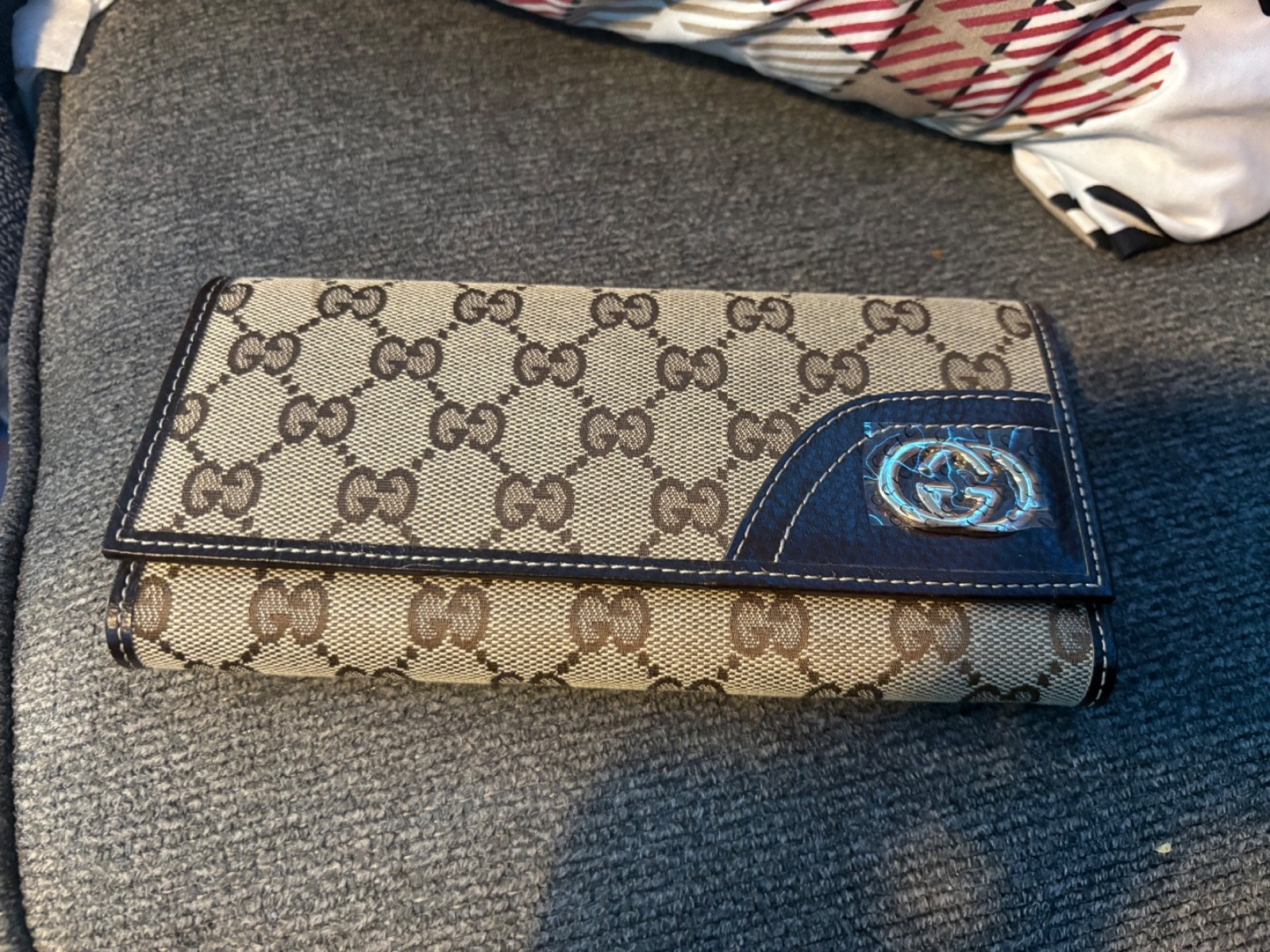 Women’s Gucci wallet