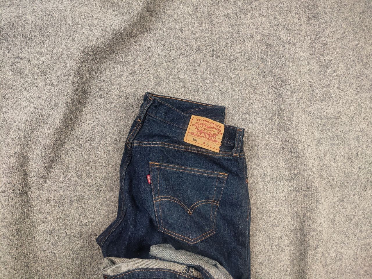 Levis 501 Vintage 90's Dark blue Denim classic Tapered fit Jeans made in USA 