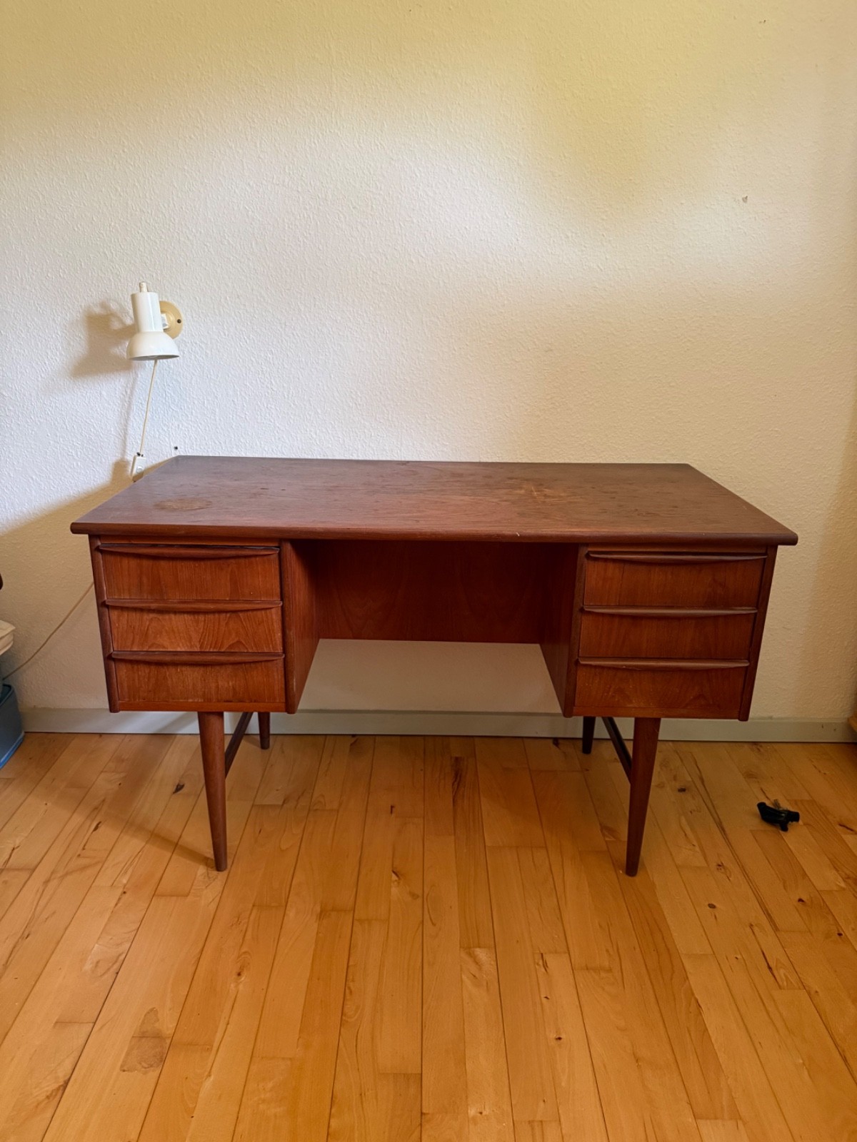 Vintage Danish Teak Desk – Mid-Century Modern Design, 1960s